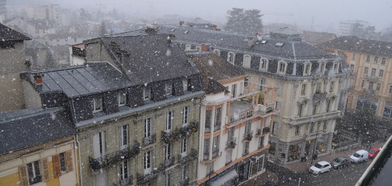 Vue de la fenêtre + neige