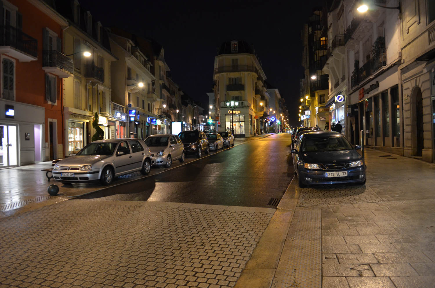 Centre ville de nuit aix les bains