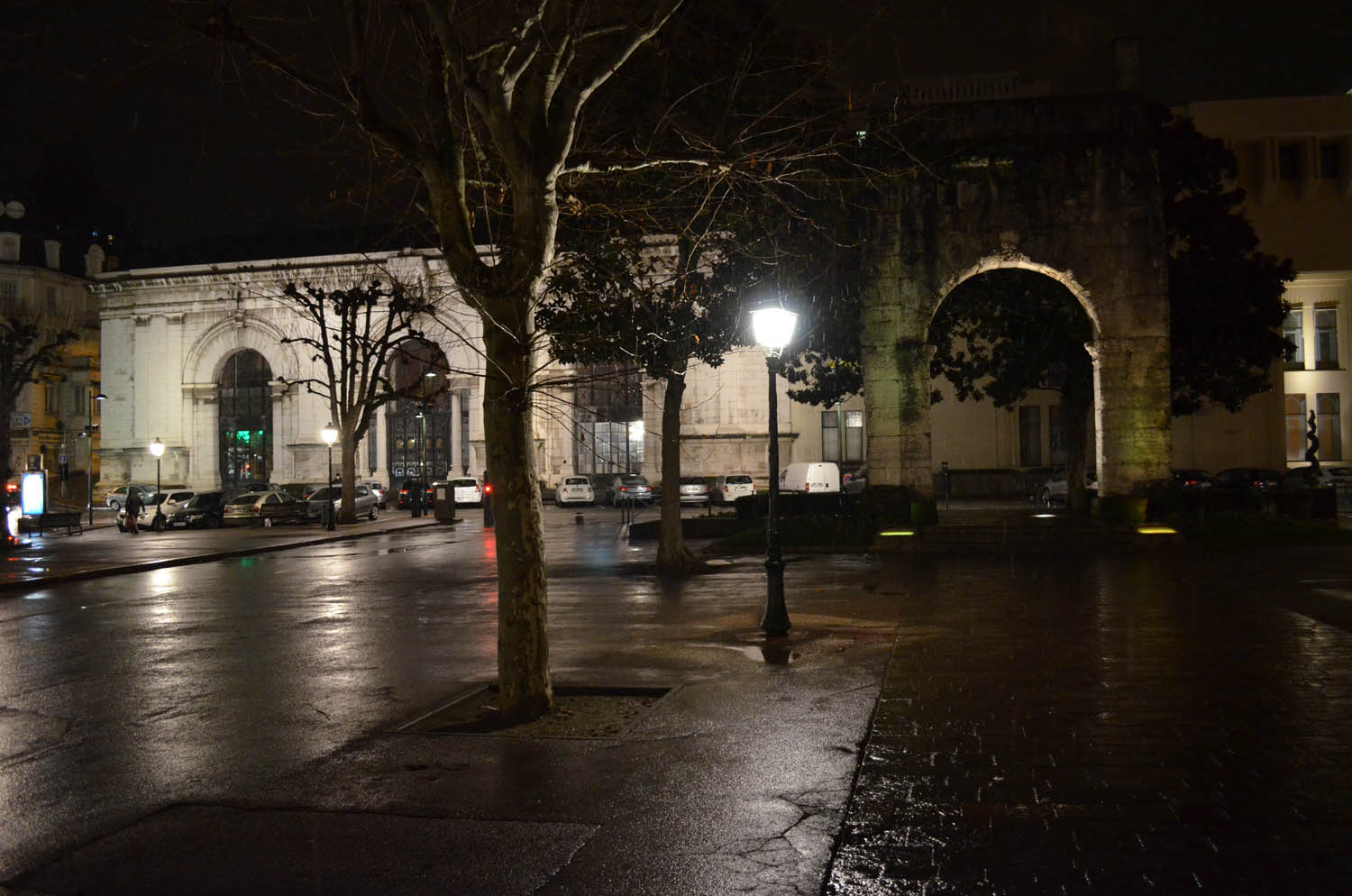 Portes romaines et anciens thermes